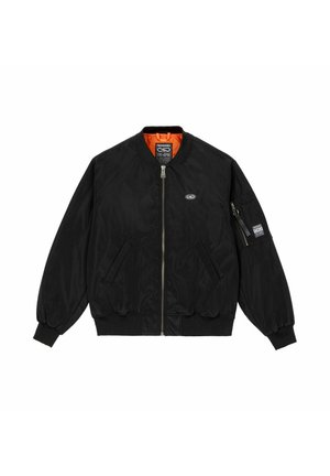 Giubbotto bomber nero con fodera arancione, zip frontale, polsini e orlo a costine, due tasche laterali e una tasca con zip sulla manica sinistra.