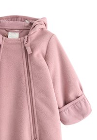 Fleece jacket in zacht roze, met een ritsluiting, capuchon en opgerolde manchetten. Geweven stof met een gladde voering.