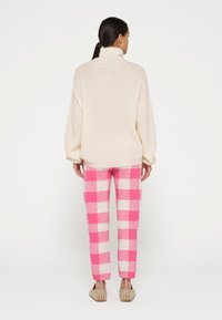 10DAYS JOGGER CHECK - Jogginghose - bright pink