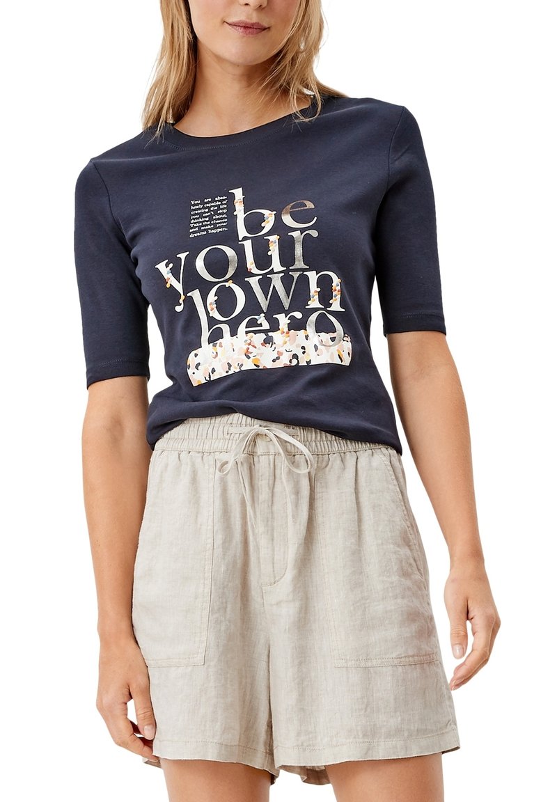 Damen T-Shirts | s.Oliver MIT FRONTPRINT T-Shirt print navy placed prit/blau - LS82240 Damen T-Shirts | s.Oliver MIT FRONTPRINT T-Shirt print navy placed prit/blau - LS82240