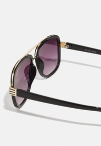Pier One UNISEX - Päikeseprillid - black