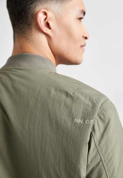 NN.07 DIXON - Bomber tipa jaka - capers