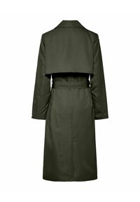 Tumeheline pikk trentšmantel vöökohal rihmaga ja tagaküljel õlaosa detailiga, nähtav tagant valgel taustal.