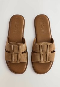 Tagant lahtised kingad - tan brown