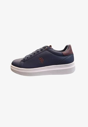 Scarpa da ginnastica in pelle blu navy con suola in gomma bianca, punta rotonda e dettaglio in pelle marrone sul tallone. Presenta sei occhielli e logo impresso a rilievo.