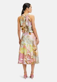 Vera Mont MIT STEHKRAGEN - Vestito elegante - camel rosé