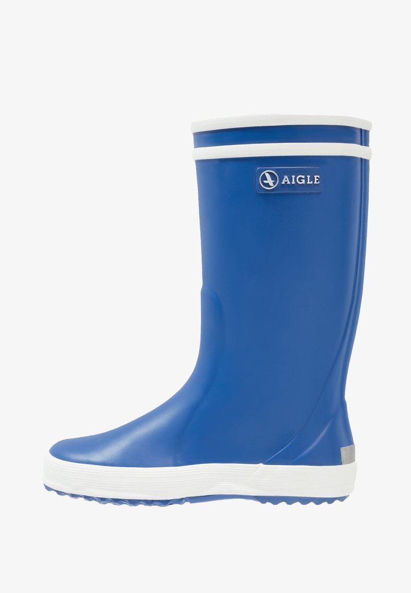 Botas de lluvia de goma azul con ribete y suela blanca, con el logo de Aigle cerca de la parte superior, diseñadas para condiciones húmedas al aire libre.