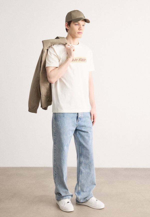 LABEL PRINT TEE - Print T-shirt - tofu4