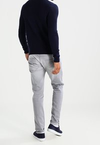 Farah Stickad tröja - dark blue