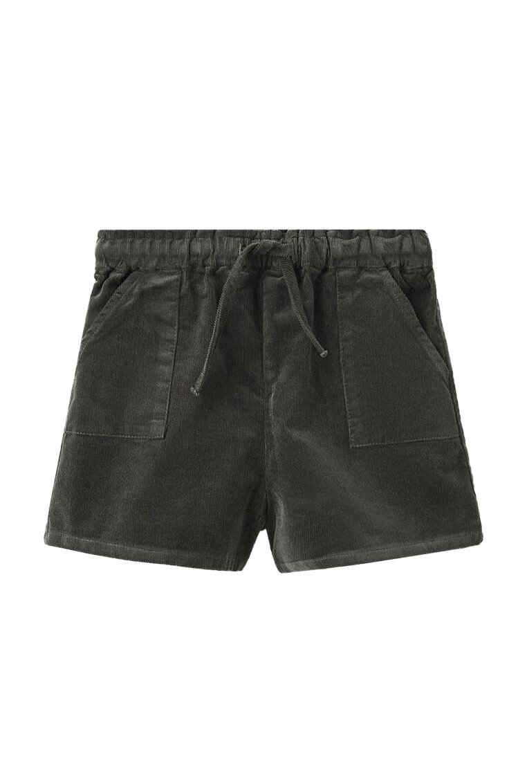 Shorts en velours côtelé vert foncé avec une taille élastique, un cordon de serrage ajustable et deux poches avant. Texture douce avec une coupe décontractée.