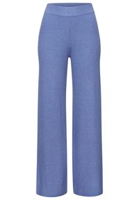 Plave pletene široke hlače s visokim elastičnim pojasom, koje imaju mekanu teksturu i slobodan kroj za udobnost.