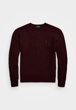 Pull en tricot bordeaux avec un motif en relief, col rond, ourlet et poignets côtelés, arborant un petit logo vert sur la poitrine.