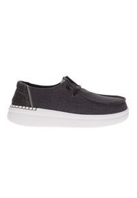 Sneaker grigio scuro, tomaia in tessuto con dettagli testurizzati, suola in gomma bianca e minimo dettaglio dei lacci. Design a profilo basso e slip-on.