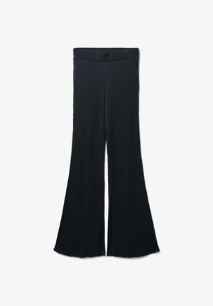 Pantaloni neri a zampa d'elefante rigati con una vita ampia, tessuto texturizzato e orlo tagliato che crea un leggero sfilacciamento nella parte inferiore.