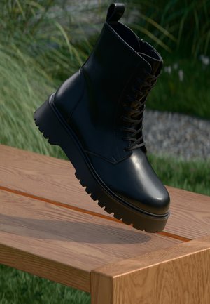 LEATHER - Členkové šnurovacie čižmy - black