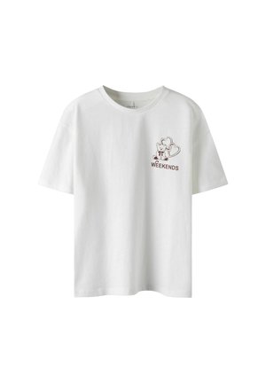 White cotton t-shirt with short sleeves, featuring a teddy bear graphic and the text "WEEKENDS" in brown. Classic crew neck design.