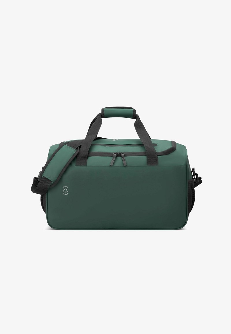 Sac de voyage vert avec des accents noirs, doté de poignées supérieures et d'une bandoulière amovible. Surface lisse avec une fermeture éclair.