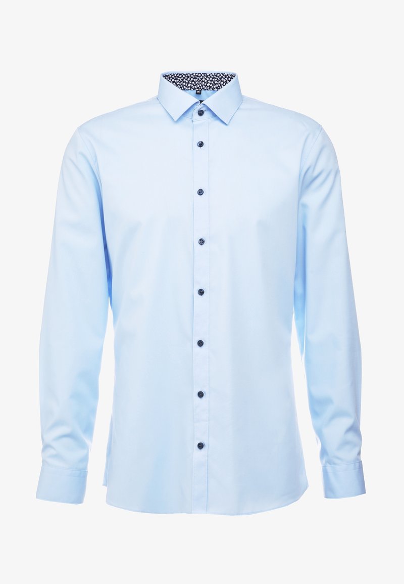 Chemise à manches longues bleu clair en tissu lisse, dotée d'une fermeture à boutons noirs, d'un col à motif contrastant et d'une silhouette ajustée.
