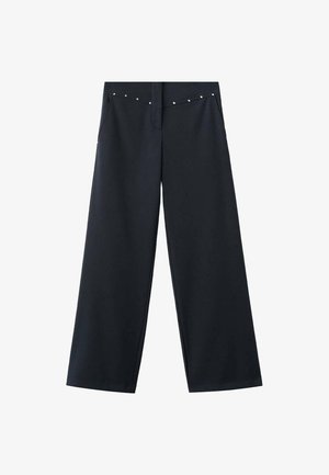 Zwarte wijde broek met voorzakken en zilveren studs langs de rand van de zakken, vlakke tailleband aan de voorkant.