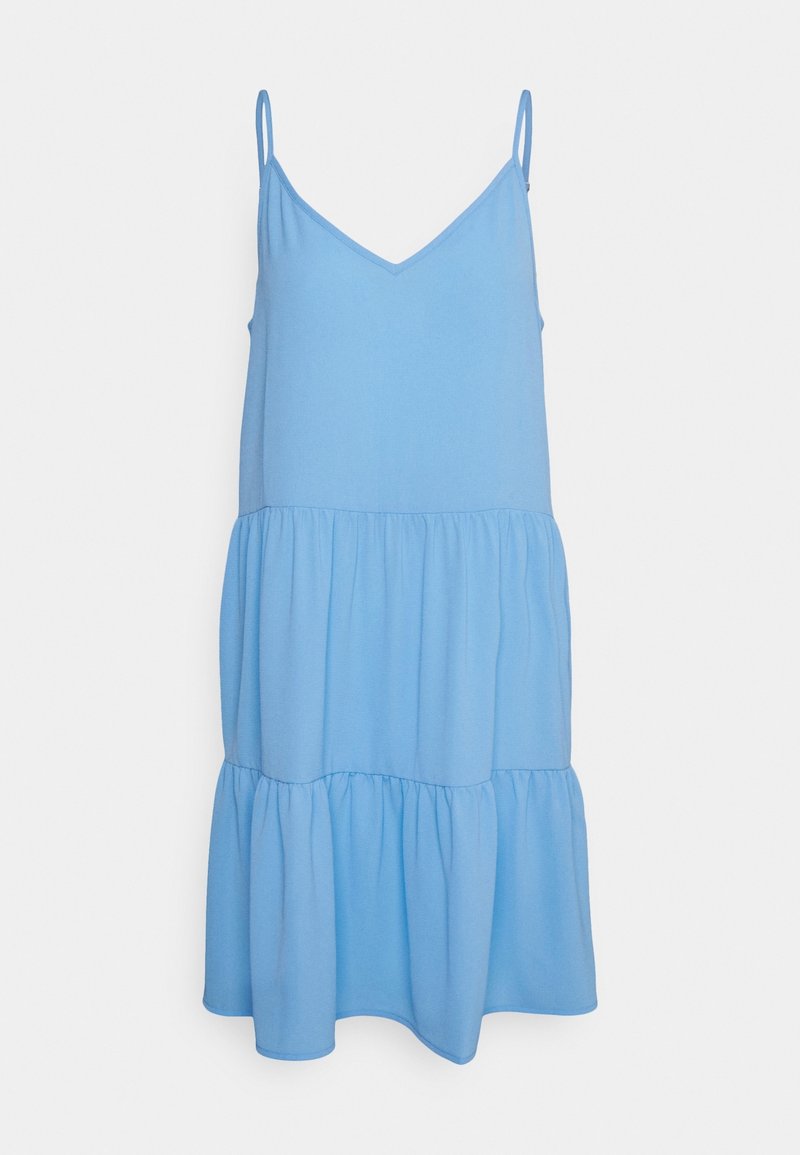 Robe à volants bleu clair sans manches avec fines bretelles et encolure en V, suspendue sur un fond blanc.