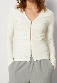 mbyM Langarmshirt - white