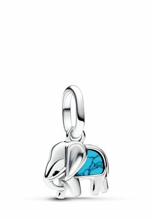 Strieborný prívesok slona s turquoise inlay, ktorý sa vyznačuje hladkým povrchom a detailnými ušami a chobotom. Na vrchu sa nachádza okrúhly pripevňovací krúžok.