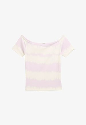 Bluzka z odkrytymi ramionami, uszyta z miękkiego, elastycznego materiału w fioletowo-kremowy wzór tie-dye, z krótkimi rękawami i dopasowanym krojem.