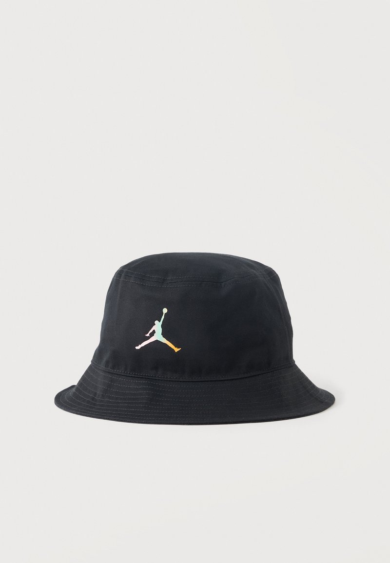 Μαύρο καπέλο τύπου bucket με μικρό πολύχρωμο σιλουέτα λογότυπο παίκτη μπάσκετ στον αέρα μπροστά στο κέντρο.