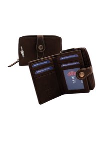Bruine leren portemonnee met rits en drukknoopsluiting, met RFID-bescherming, meerdere kaartsleuven en een zilveren charm-detail.