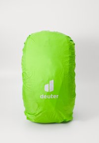 Helle grüne wasserfeste Rucksackabdeckung mit glatter Textur, runder Form und einem weißen Logo auf der Vorderseite aufgedruckt.