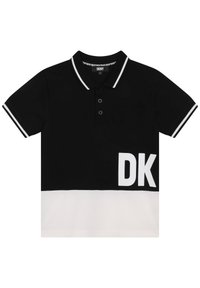 Černé polo tričko s bílými detaily, třemi knoflíky a velkým potiskem "DK" na dolní levé straně. Vyrobeno z pohodlného materiálu.