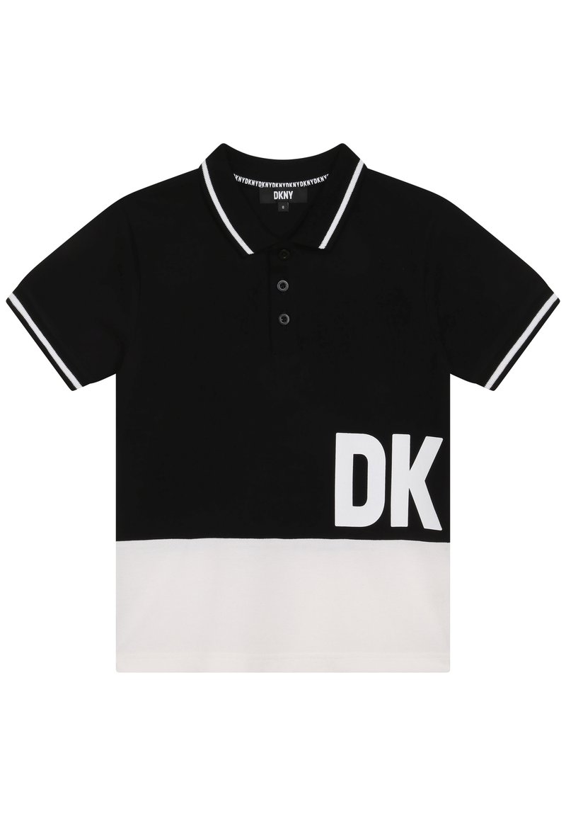 Černé polo tričko s bílými detaily, třemi knoflíky a velkým potiskem "DK" na dolní levé straně. Vyrobeno z pohodlného materiálu.