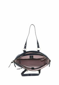 Sac à main en cuir bleu marine avec deux poignées et une bandoulière amovible. La fermeture éclair révèle un intérieur doublé de rose avec des poches et une marque.