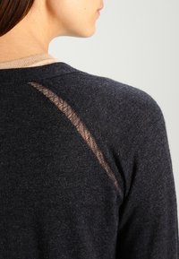 Sisley Kofta - dark grey