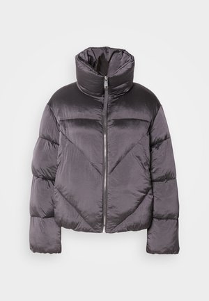 Geacă puffer în gri închis, cu guler înalt, material lucios, model în zig-zag și închidere cu fermoar în față. Mâneci scurte, căptușite.