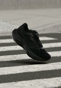 Неизбран, triple black
