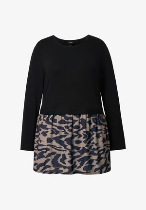 Top nero a maniche lunghe con la metà inferiore arricciata realizzata in tessuto beige con motivo animalier navy. Texture liscia in tutta la superficie.