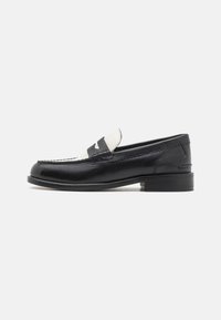 CRAFTJAMES LO - Sapatos slip-on elegantes - black