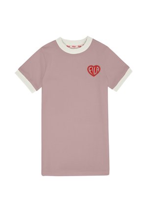 Rosa kortärmad t-shirt med en vit ribbad halsringning och ärmsluttningar, med en röd hjärtlogotyp med "FILA" inuti. Slät tygkvalitet.