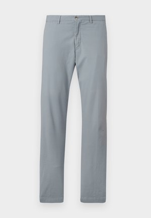 Hellgraue Hosen aus Baumwollmischgewebe. Sie verfügen über ein gerades Bein-Design, einen Frontknopfverschluss und eine glatte Textur.