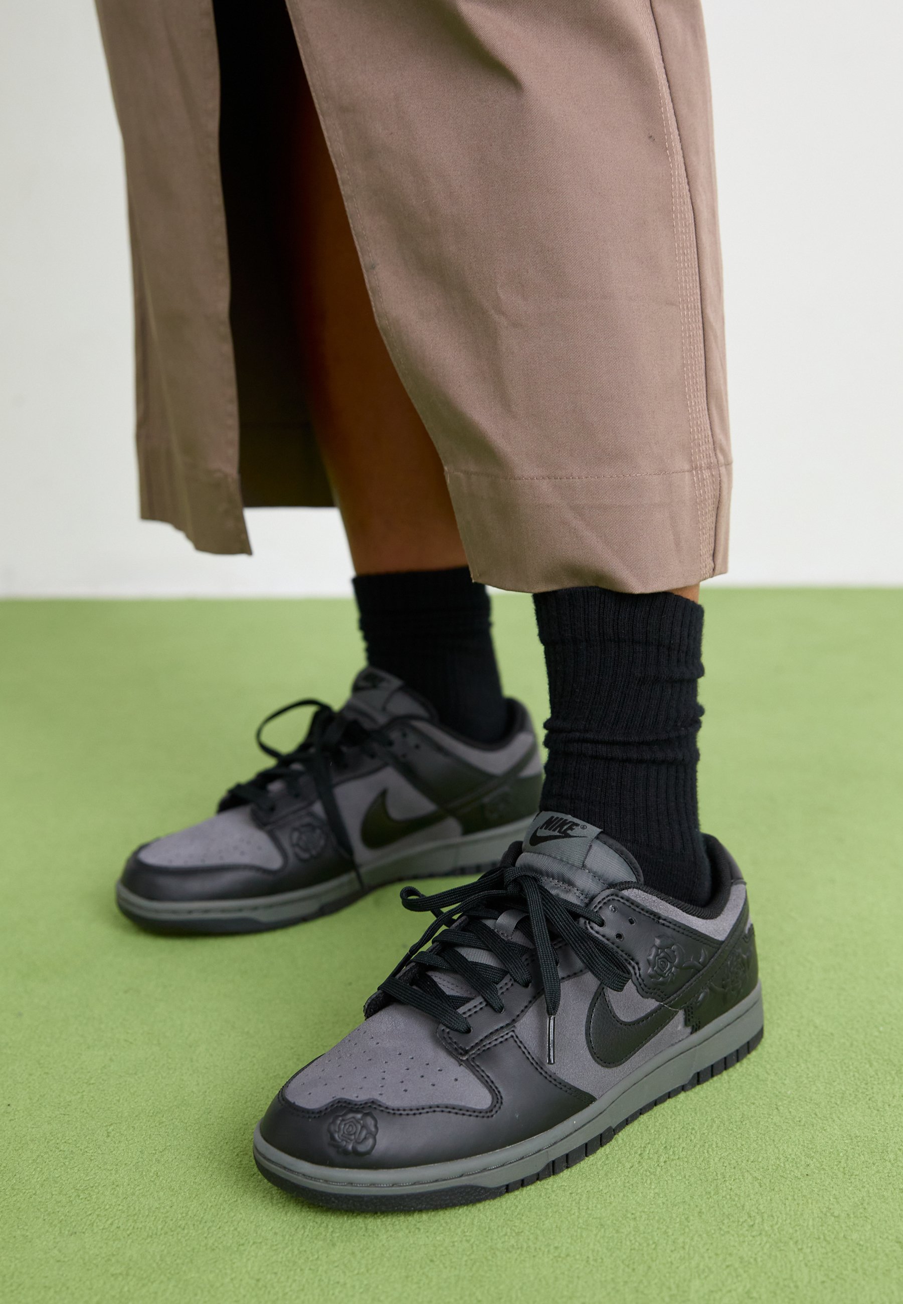 ◆正規品◆NIKE DUNK LOW IRON GREY BLACK(W)◆関税込◆人気◆ W DUNK LOW 
