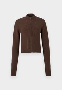 Καφέ πλεκτό πουλόβερ με φερμουάρ και μακριά μανίκια. Διαθέτει ψηλό γιακά και οριζόντιες λεπτομέρειες κοψίματος μπροστά. Μανσέτες και τελείωμα με ριμπ ύφανση.