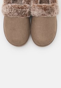 Skechers COZY CAMPFIRE - Pantoffels - dark taupe