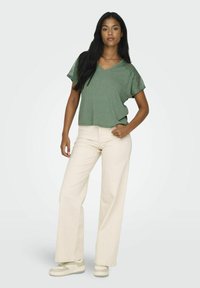 ONLY NORMAL GESCHNITTEN  - Camiseta estampada - hedge green