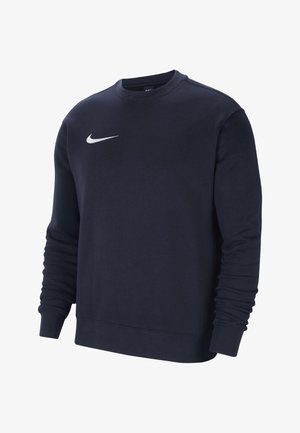 Granatowy długorękawowy sweter z okrągłym dekoltem, z białym logo Nike w kształcie smoka na lewej piersi oraz ribbano-wymi mankietami i dolnym skrajem.