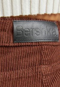 Bershka Kalhoty - brown