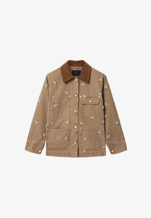 Καφέ μπουφάν με σκούρο καφέ γιακά, κουμπιά μπροστά, τέσσερις τσέπες και μικρή λευκή κεντητή λουλουδένια διακόσμηση διασκορπισμένη στο ύφασμα.