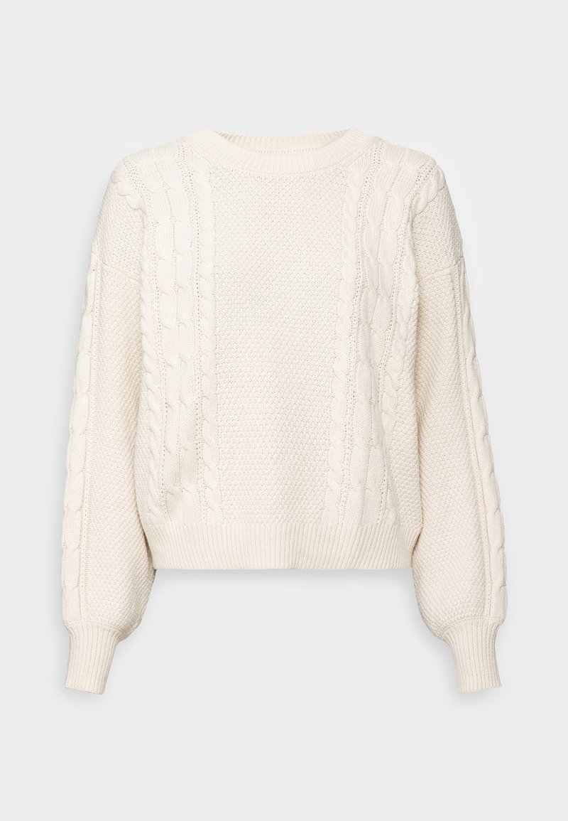 Krémový svetr s copánkovým vzorem, rovným střihem, kulatým výstřihem a strukturovaným pletením, s žebrovanými manžetami a lemem.
