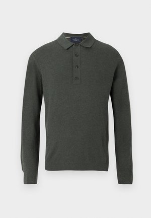 Long-sleeve polo sweater in dark green, made of textured fabric. Features a classic collar and three-button placket.