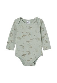 Langärmliger Einteiler aus weichem, hellgrünem Stoff mit braunen Tier- und Pilzdrucken. Druckknopfverschluss an der Unterseite.